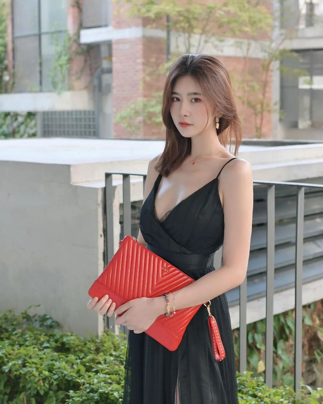 马来网红蔡昀希，纤细腰身，傲人曲线(xiàn)，才貌双全，热(rè)爱运动_黑料正能量