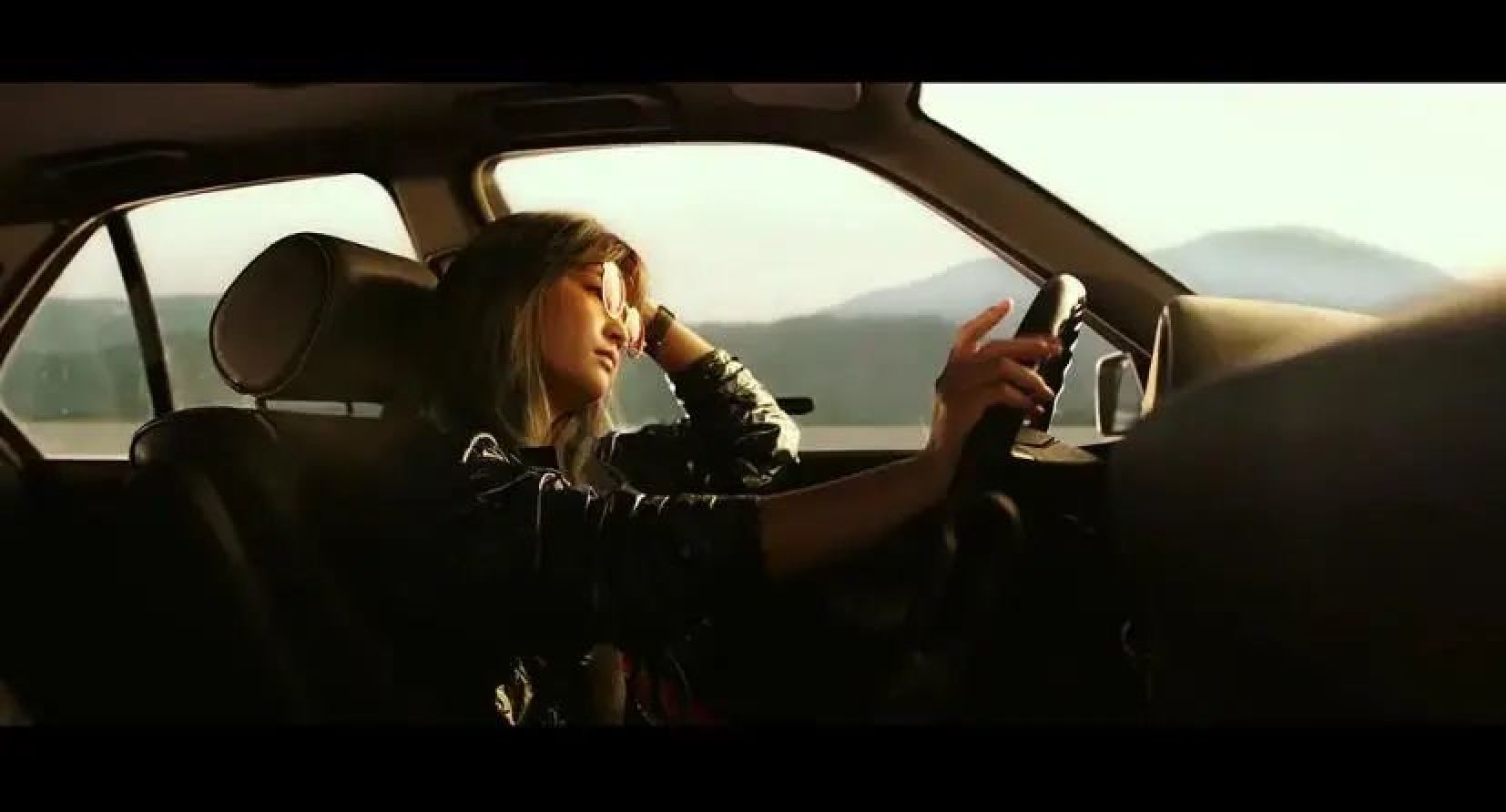 两部“飚车”的韩国电影，一部(bù)真开车，一部真“开车”_黑料正能量