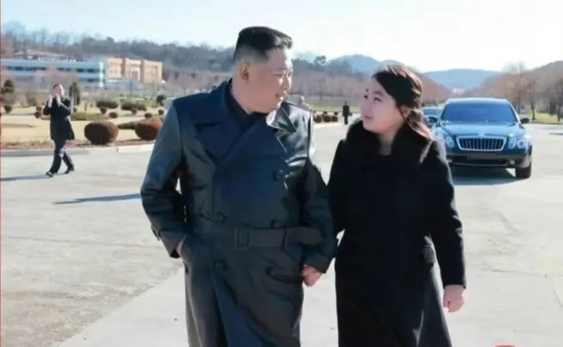 朝鲜10岁第一千金再露面，与母亲气质截然不同(tóng)，透(tòu)露的信号不容忽视_黑料正能量