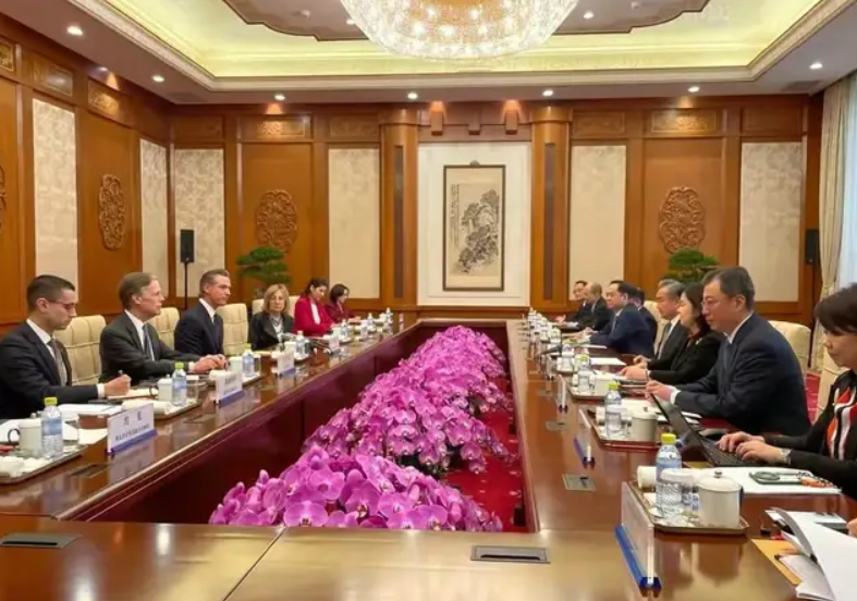 中国团队访美，直接在会议(yì)桌上亮相疑似华为手机_黑料正能量
